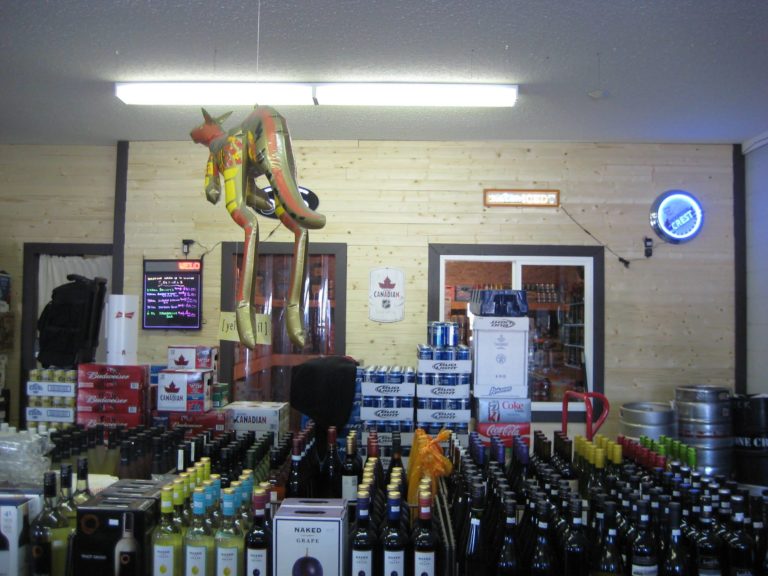 Lakeview Liquor Store2 768x576