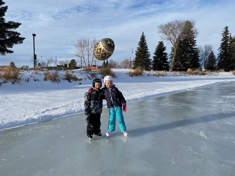 kids pond skating 768x576
