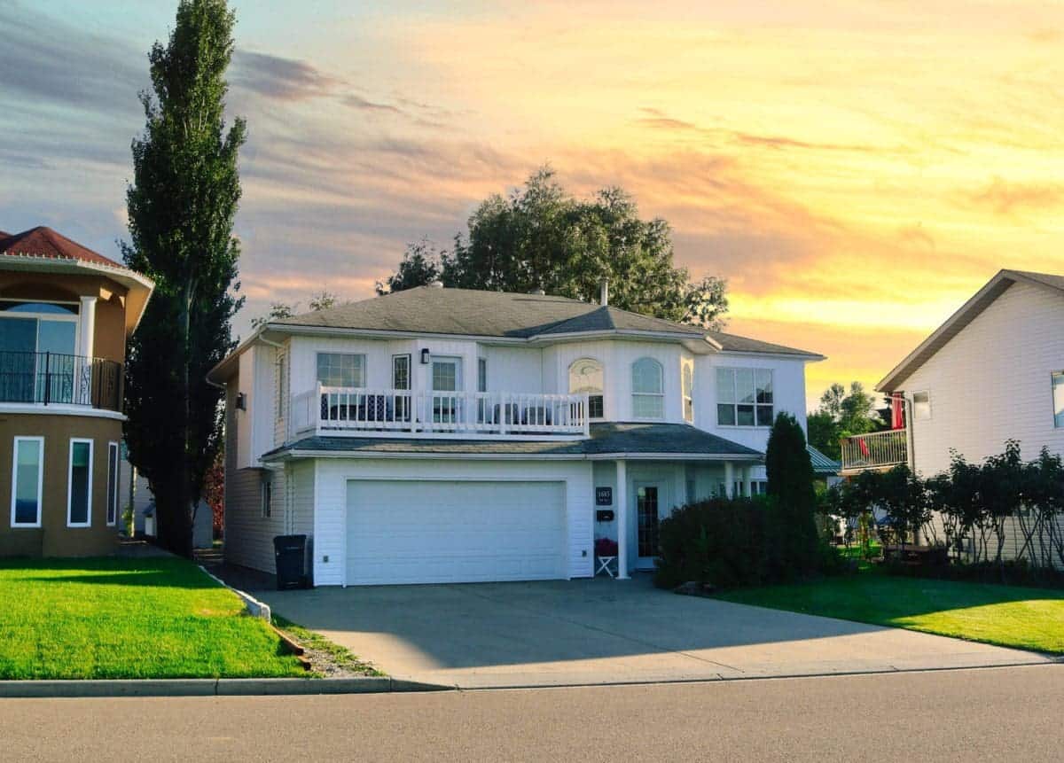 The Lakefront House Go East of Edmonton