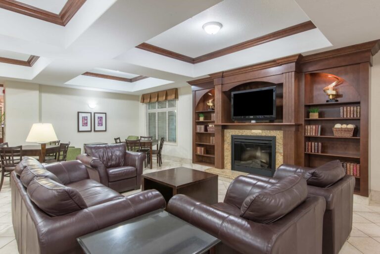 Ramada Wainwright Lobby 768x513