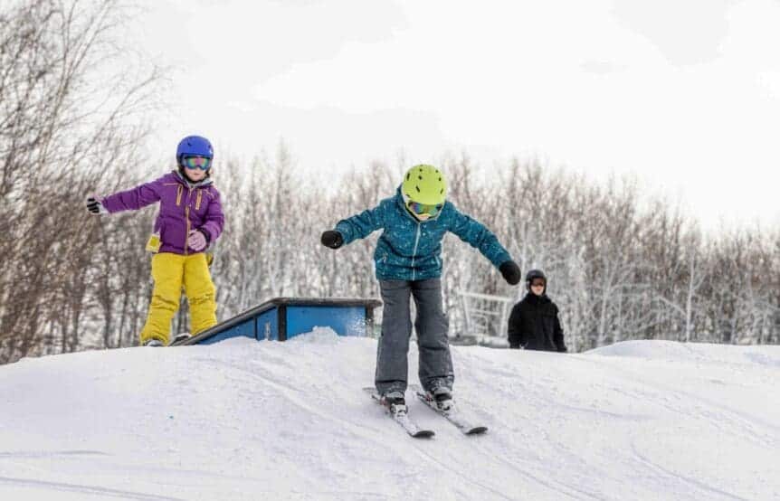 Kids skiing at Kinosoo Ridge