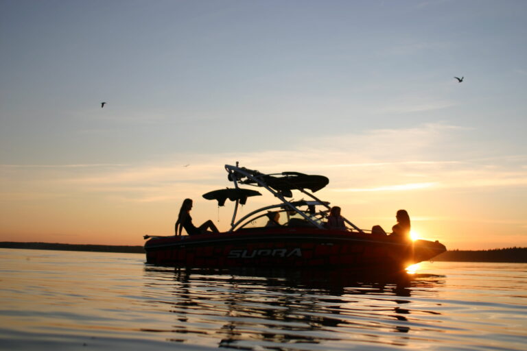 Pelican Point boat silouette on Moose Lake 768x512
