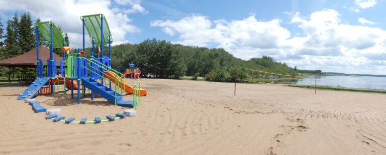 Lac Bellevue Playground 1 768x309