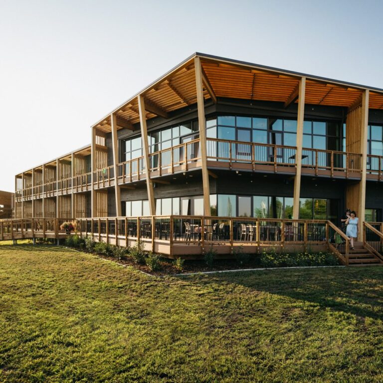 Metis Crossing 1 768x768