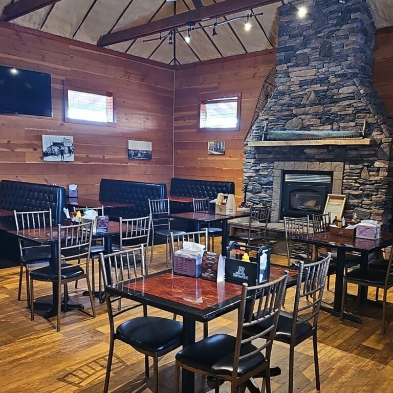 Leaf Sports Pub and Grills 3 1 768x768